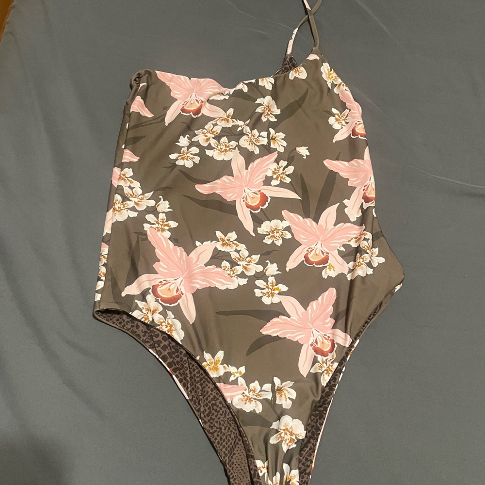 Acacia Avalon one piece in hilo